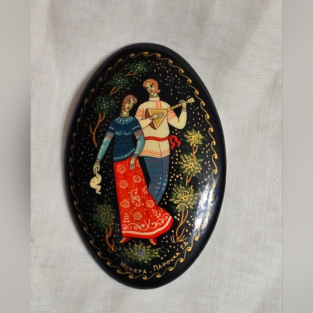 Vintage Handpainted Russian Black Lacquered Folklore Courting Couple Wood Brooch - Picture 4 of 9